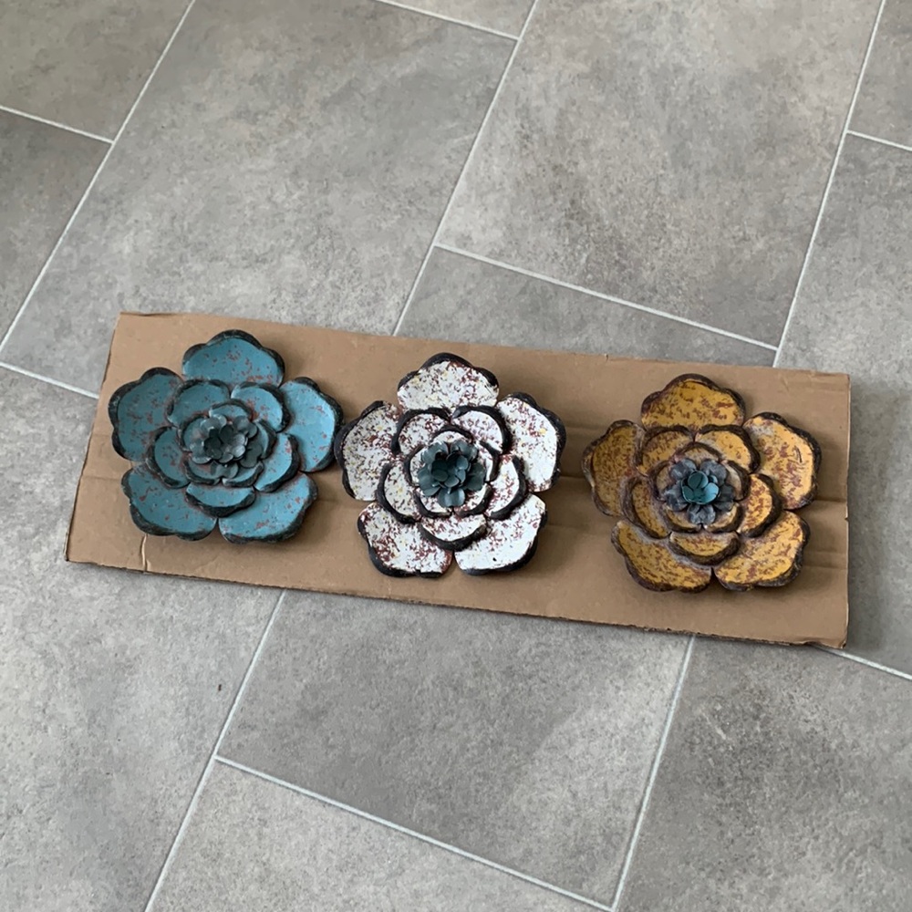 Metal decorative flowers